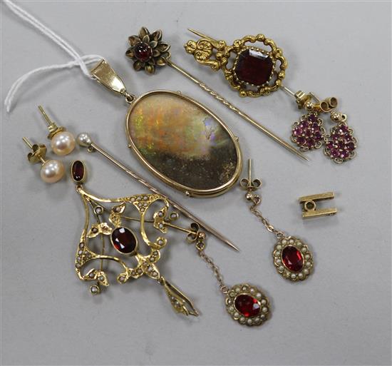 Mixed jewellery including a 9ct gold and gem set pendant, an opal pendant and earrings etc.